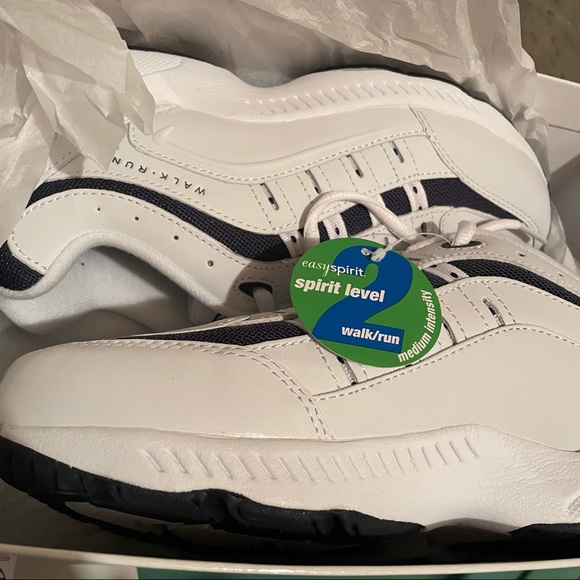 NIB Easy Spirit Romy White Navy Leather Walking Running Shoes 7W - Picture 2 of 7